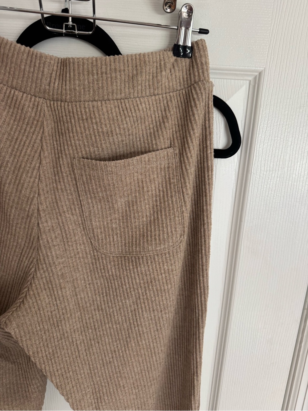Alo Ribbed Joggers - Picture 4 of 4